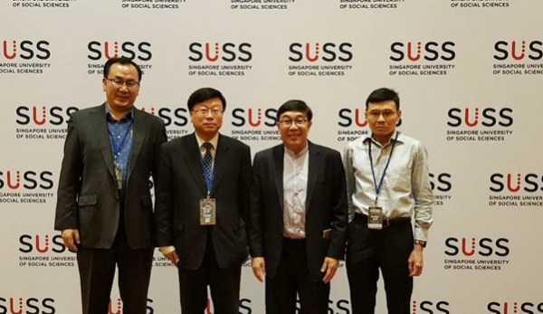 사진: Inclusive Fintech Summit 2018에 참석한 싱가포르국립사회과학대(SUSS)의 데이비드 리(David Lee) 교수와 골든블로코(GOLDEN BLOCKO)의 해외사업부 팀
