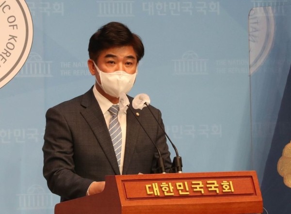 김병욱 더불어민주당 의원이 20일 기자회견을 열고 종합부동산세와 재산세를 완화하는 법안을 20일 발의했다. (연합뉴스)
