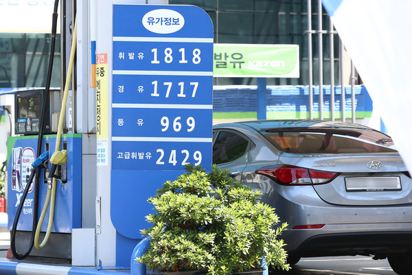 전국 주유소 휘발유 가격이 13주 연속 올랐다. / 사진 출처 = 연합뉴스