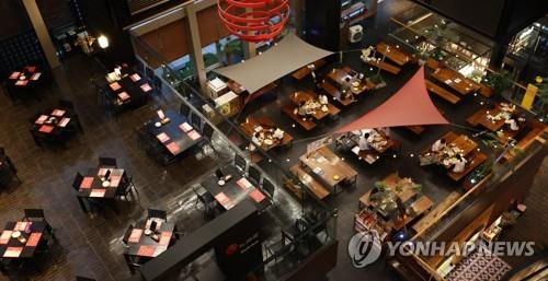 저녁에도 빈자리가 많은 식당 풍경[연합뉴스 자료 사진]