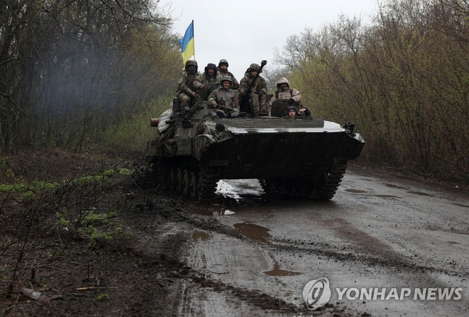 돈바스 길목 방어하는 우크라이나군[AFP=연합뉴스]