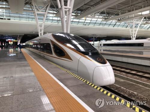 중국 상하이 훙차오역에 정차한 고속열차[연합뉴스 자료 사진]
