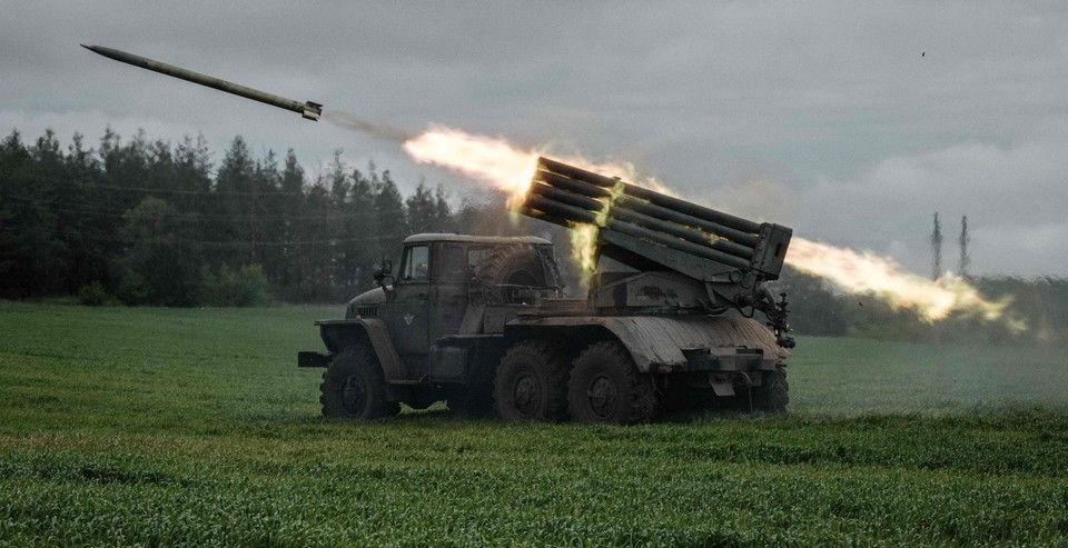 러시아군의 자주 다연장로켓 발사장면[BBC 캡처]