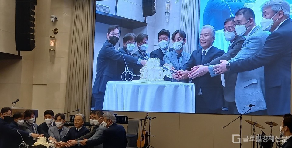 척추 전문 우리들병원 ‘창립 40주년 축하 케잌 커팅식'
