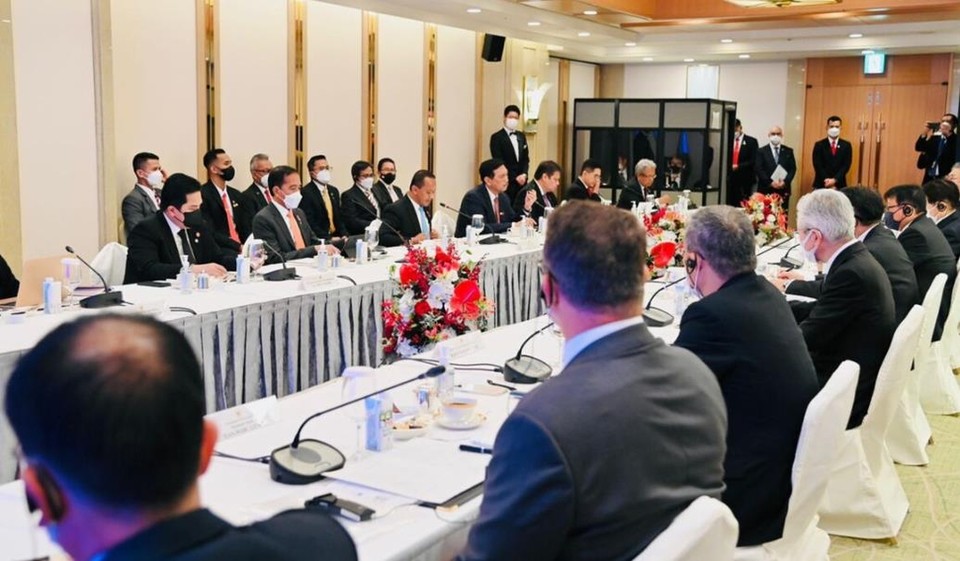 일본 대기업 CEO들과 만나는 조코 위도도 인도네시아 대통령(왼쪽에서 6번째)[인도네시아 대통령궁 제공. 연합뉴스]