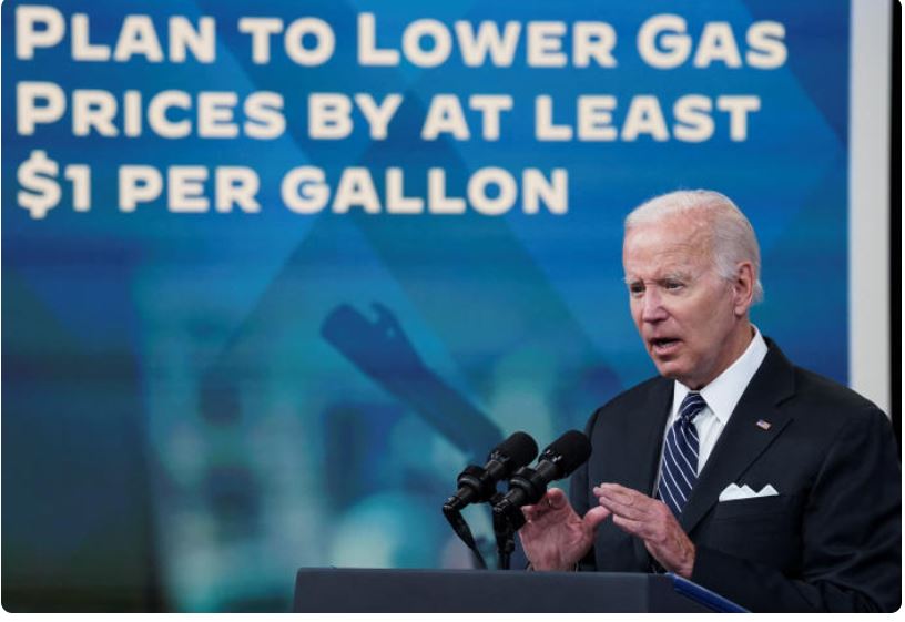   바이든 대통령이 지난6월 한 연설에서 휘발유 가격이 갤러당 최저 1달러 이하로 떨어져야한다고 밝혔다. 사진=로이터통신
