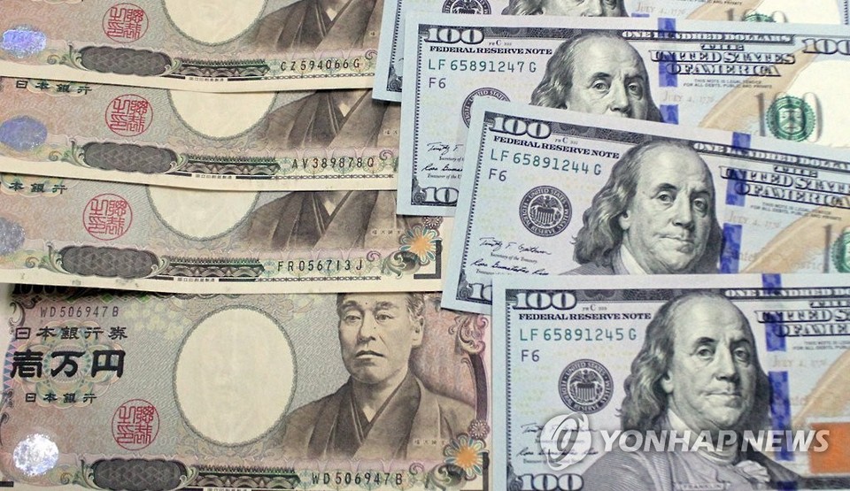 일본 엔화 지폐와 미국 달러화 지폐[연합뉴스 자료 사진]