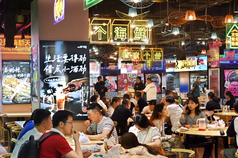 중국 동부 산둥성 칭타오의 한 식당 모습[신화 캡처]