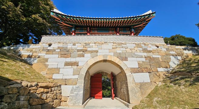 복원된 남한산성 북문(사진=경기도남한산성세계유산센터)