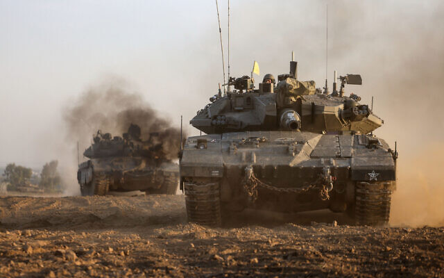 가자지구 남부로 진격하는 이스라엘군 전차 행열[AFP 캡처]