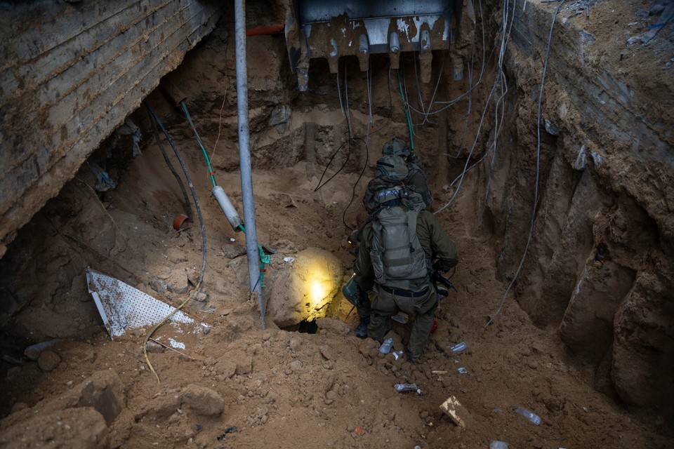 하마스가 은신하는 가자지구 땅굴에 대해 수공전을 준비하는 이스라엘군[Times of Israel 캡처]
