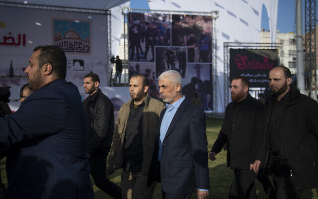 지난 4월 14일 팔레스타인 북부 가자시티에서 열린 행사에 참석한 하마스 지도자 야히야 신와르[AP 캡처]