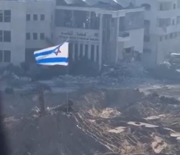 팔레스타인 광장에 게양된 이스라엘 깃발[X캡처]