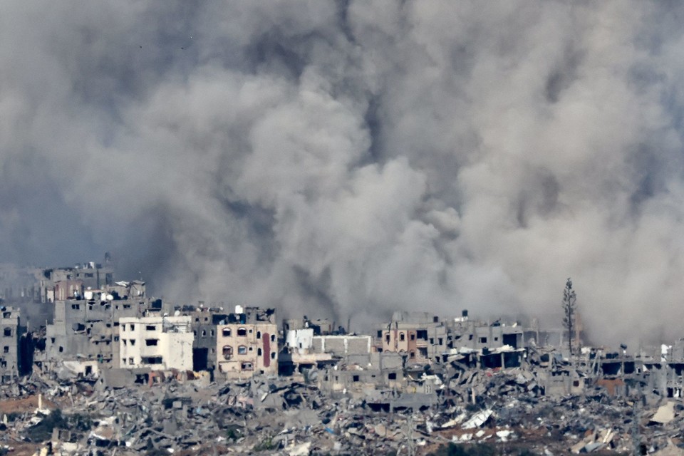 이스라엘군의 포격과 폭격으로 황폐화된 가자지구[로이터 캡처]