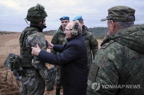동원예비군 훈련장을 방문한 푸틴 러시아 대통령[AP=연합뉴스]