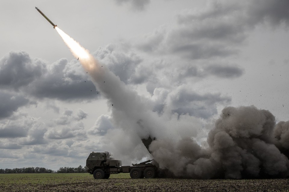 러시아군 표적을 향해 발사되는 우크라이나군의 하이마스 다연장로켓시스템[WSJ 캡처]