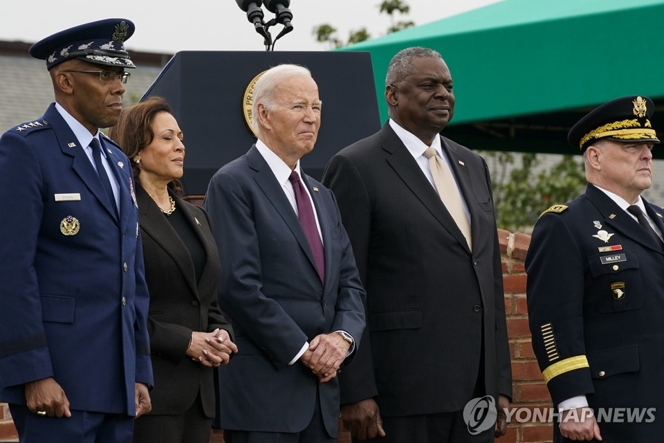 작년 9월 바이든 대통령과 해리스 부통령, 오스틴 장관이 함께 있는 모습 [UPI=연합뉴스 자료 사진]