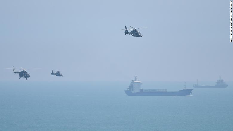 대만해협 인근에서 훈련 중인 중국군의 공격용 헬기 편대[CNN 캡처]
