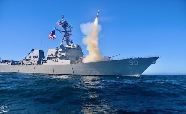미 해군 구축함에서 발사되는 토마호크 순항미사일[SeaPower/위키미디어커먼스 제공]