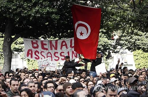 아랍권의 민주화 열풍을 촉발한 2011년 1월 튀니지에서 벌어진 반정부 시위[EPA=연합뉴스 자료 사진]