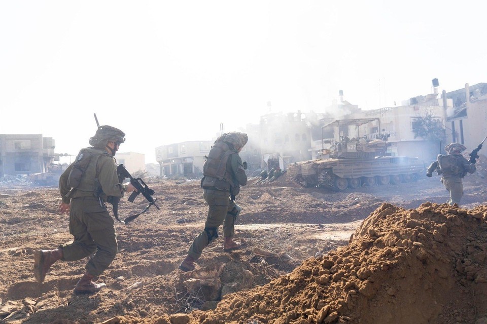 가자지구 지상전에 투입된 이스라엘군 병사들[이스라엘군 제공]