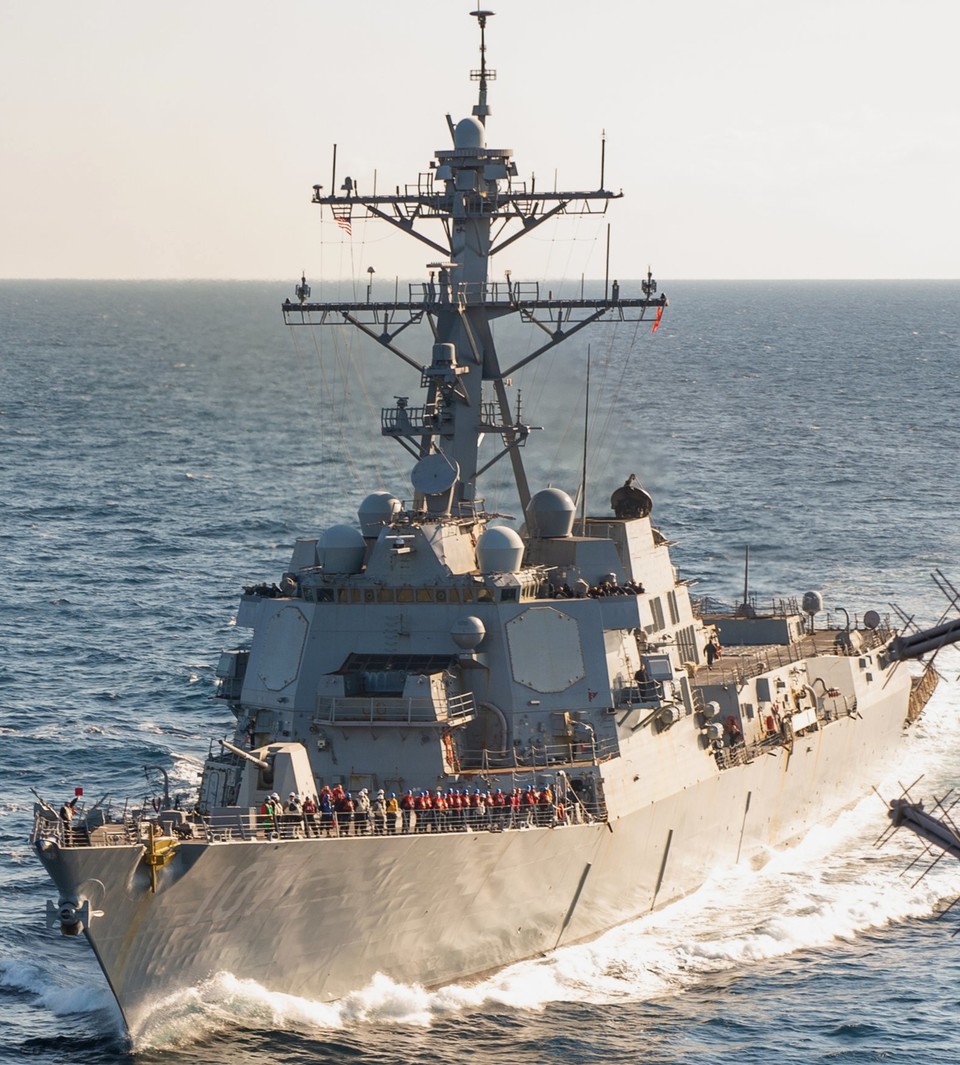 미 해군의 알레이버크급 구축함 그레이블리(DDG 107)[위키미디어커먼스 제공]