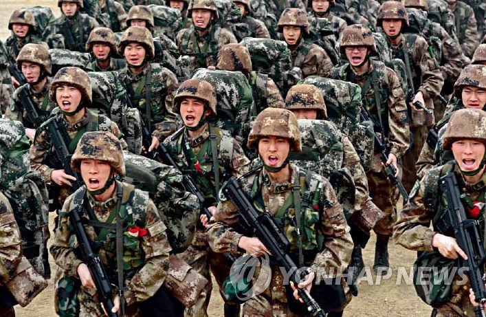 2017년 4월 중국군 선양군구 소속 제39 집단군 병사들의 훈련 모습[해방군보=연합뉴스]