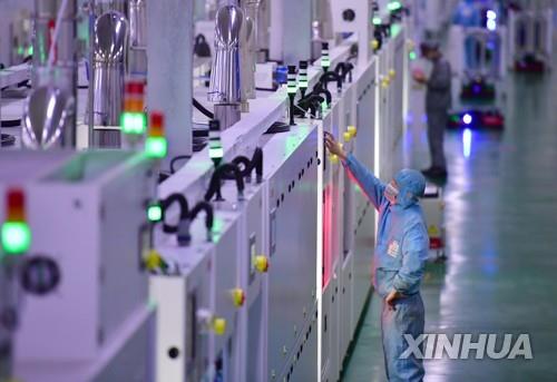 중국 시안의 태양광 폴리실리콘 생산 공장[신화=연합뉴스 자료 사진]