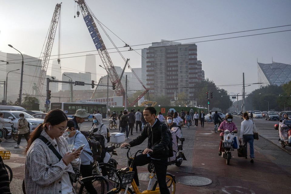 이른 아침 출근길의 베이징 시민들[Bloomberg 캡처]