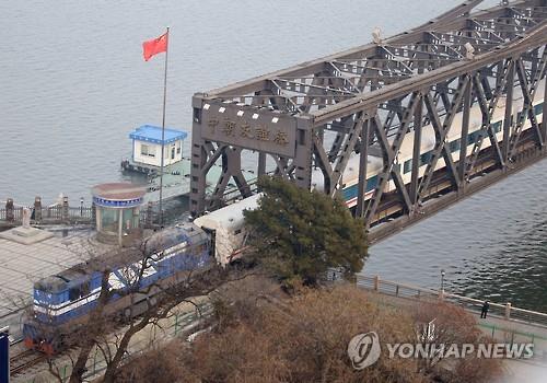 북한에서 중국으로 들어가는 열차[연합뉴스 자료 사진]