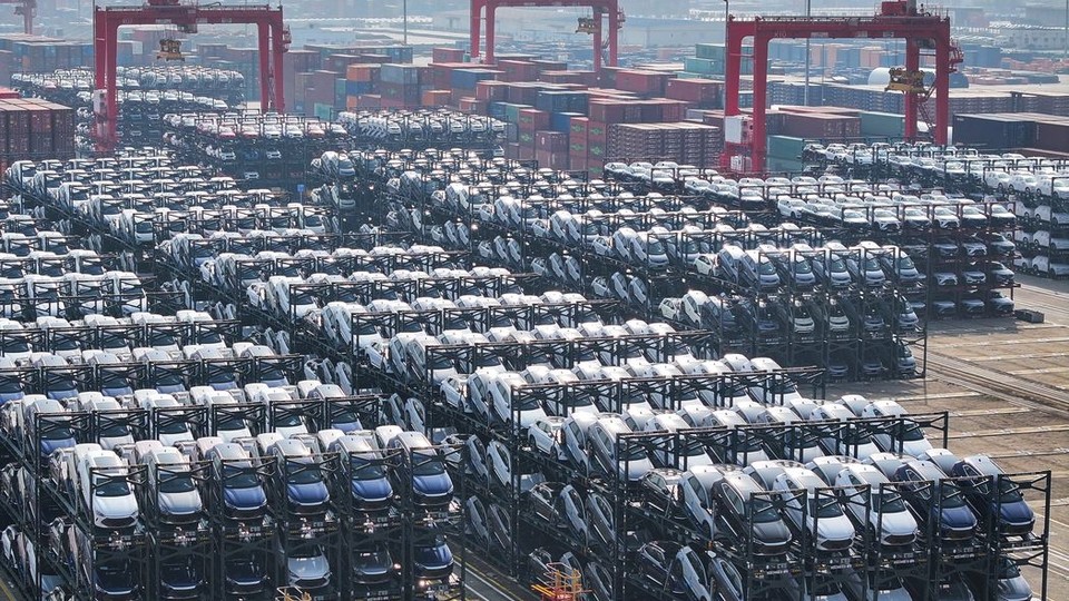 중국 최대 전기차 메이커 BYD의 수출 선적 모습[AFP/게티이미지 제공]