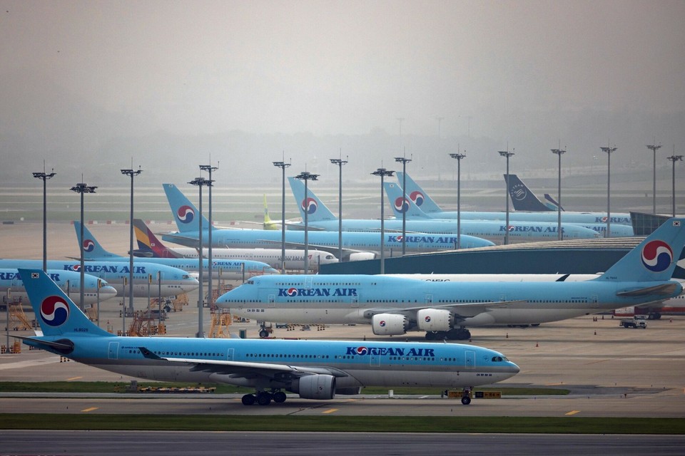 공항에 계류 중인 대한항공의 보잉 777 여객기들[Bloomberg 캡처]
