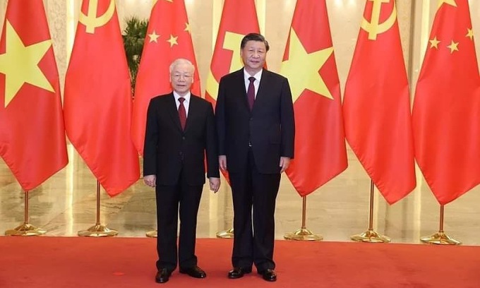 지난해 10월 31일 베이징에서 만나 기념촬영하는 응우옌 푸 쫑 베트남 공산당 서기장(왼쪽)과 시진핑 중국 국가주석[VNA 제공]