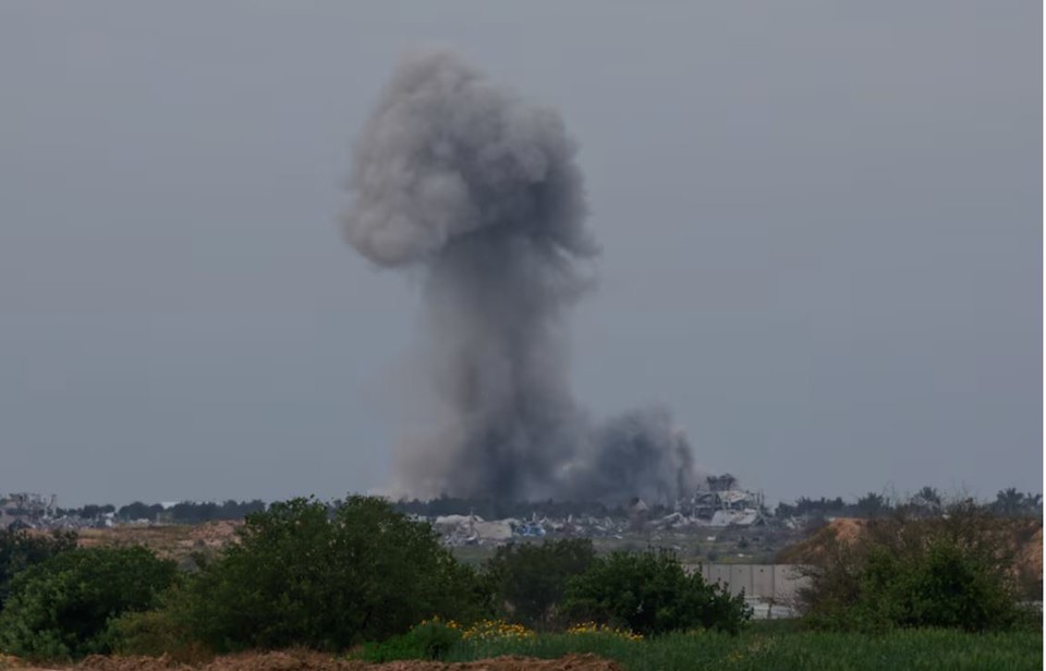   유엔이 가자지구의 휴전 채택 결의에도 가자지구에서 이스라엘이 발사한 미사일 공격으로 불길이 치솟고 있다. 사진=로이터통신