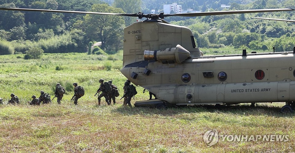 한미연합훈련 중인 주한미군 수송기[연합뉴스 자료 사진]