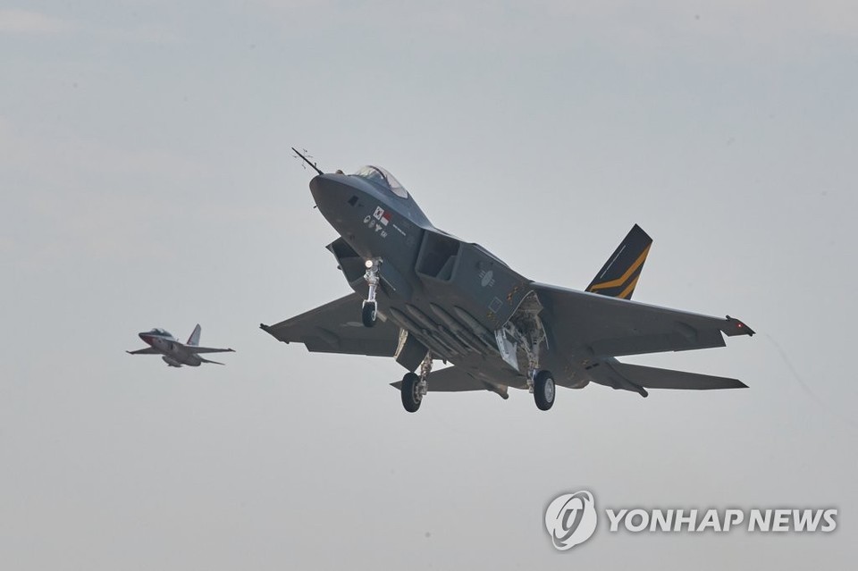 국산 초음속전투기 KF-21 2호기[방위사업청 제공. 연합뉴스]