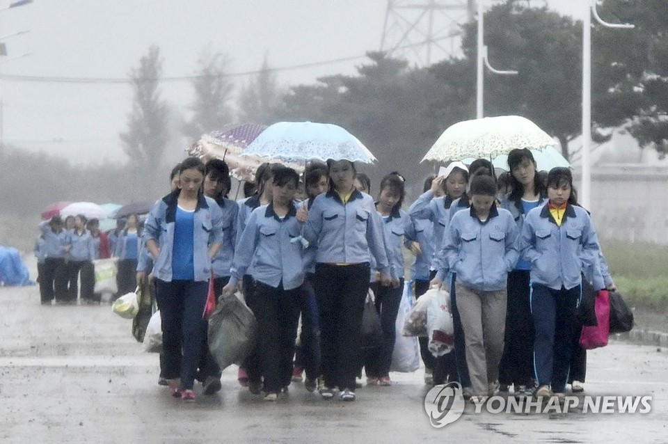 2016년 중국의 북한 노동자들(사진은 기사와 관계없음)[교도= 연합뉴스 자료 사진]