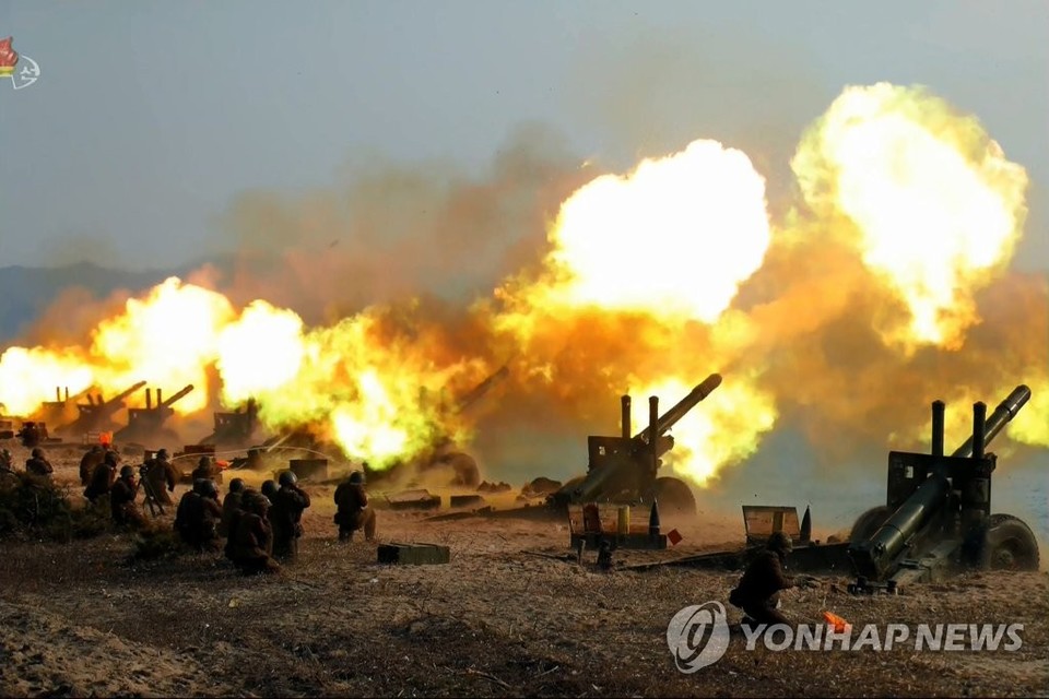 북한군의 야포 사격 훈련 장면[연합뉴스 자료 화면]