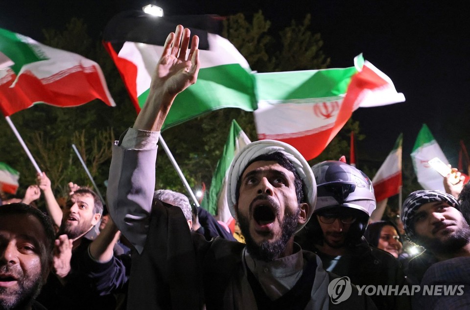 이란의 이스라엘 공격을 지지하는 시위대[AFP=연합뉴스]