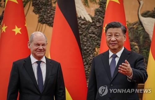2022년 중국 방문한 올라프 숄츠 독일 총리(왼쪽)와 시진핑 중국 국가주석[EPA=연합뉴스 자료 사진]