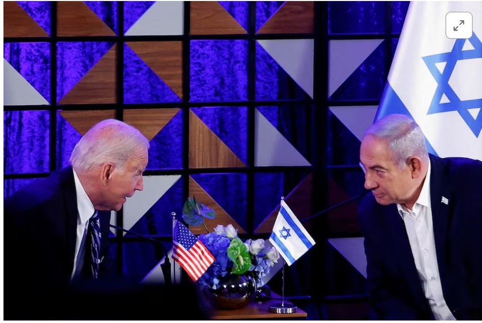   바이든 대통령이 네타냐후 이스라엘 총리와 이란 공격에 대비해 긴밀히 협의하고 있다[로이터 제공]