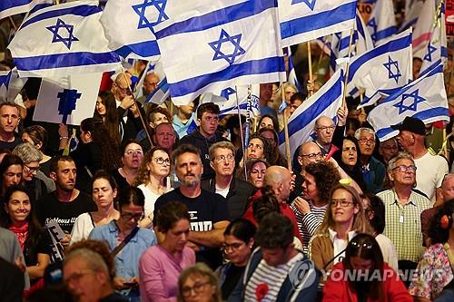 텔아비브에서 열린 네타냐후 총리 반대 집회[로이터=연합뉴스]