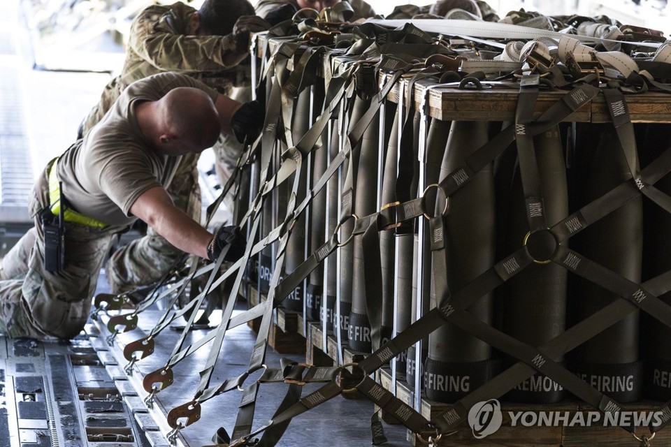 韓, 우크라에 155mm 포탄ㆍ 현궁 대전차미사일 지원 '신중 고려'
