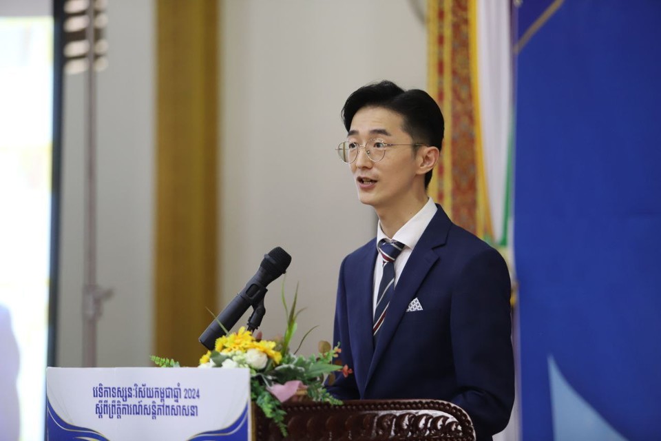 지난 6월 29일 짝 앙그레 끄라옴 파고다 사원에서 ‘2024 캄보디아 종교 평화 비전 포럼’이 열린 가운데 신천지 캄보디아교회 담임강사가 발제하고 있다. (제공: 신천지예수교회)