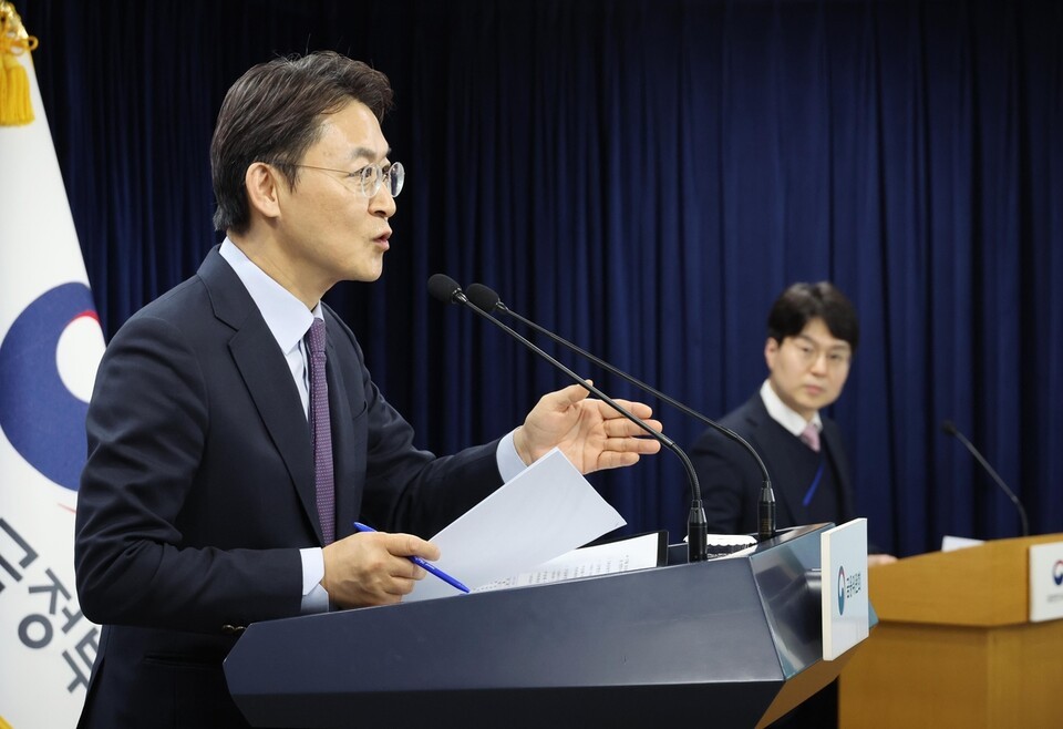 법인 가상자산 거래 허용된다... 실명계좌 단계적 허용 검토