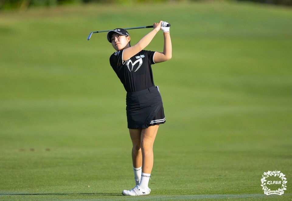 <b>KLPGA</b> 작년 <b>신인왕</b> 유현조, <b>개막전</b> 2R 공동 선두…'한중일 경쟁'