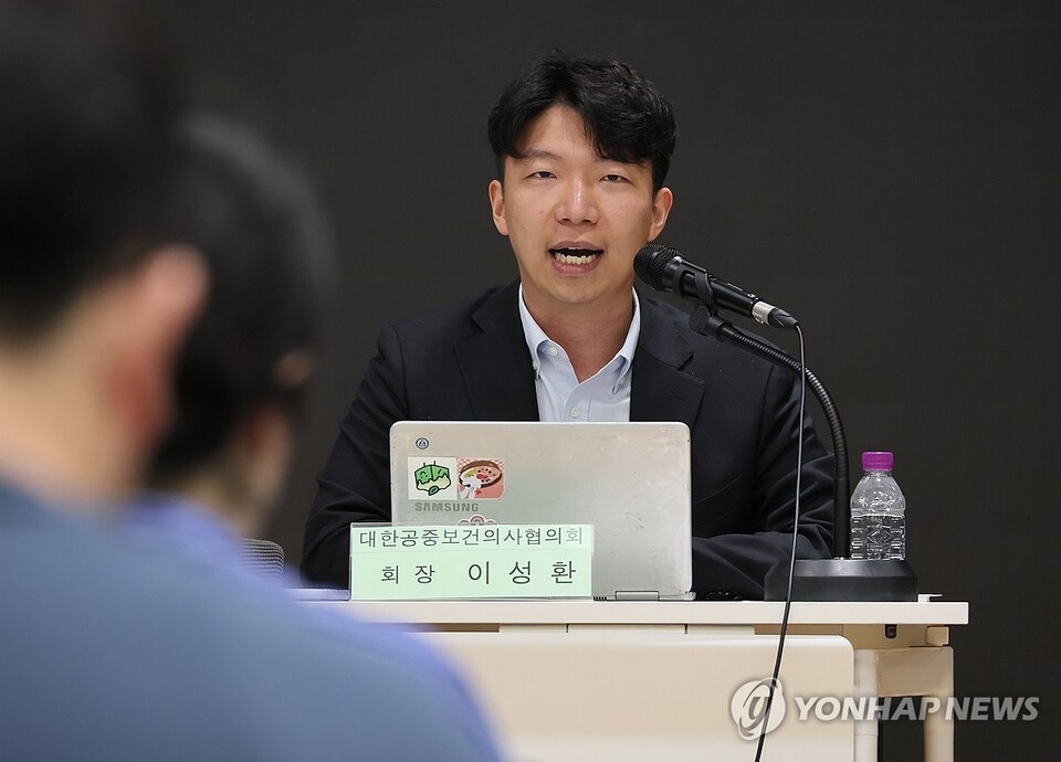의대생 현역 입대 급증, 3월 412명 "역대 최대치"..<b>의료계</b> 위기