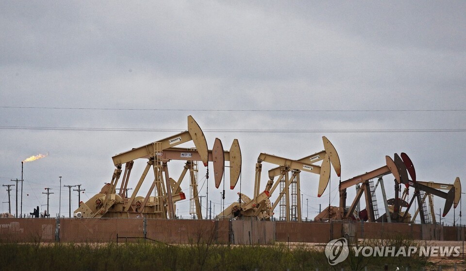 국제유가, 美 군사 대응 결정 <b>유예</b> 속 하락…WTI, 0.3%↓