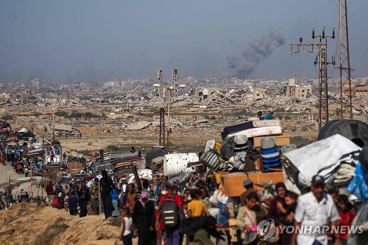 가자시티를 떠나는 주민들[AFP=연합뉴스]