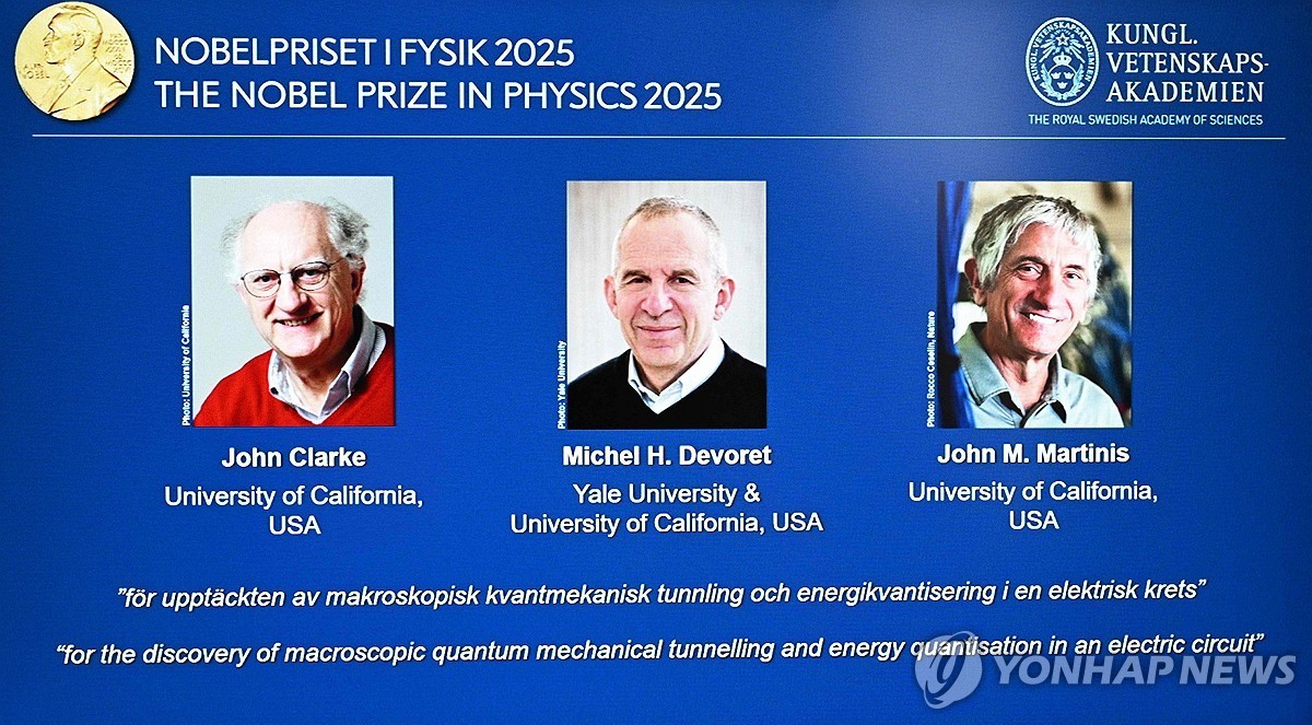 노벨물리학상 수상자들. 왼쪽부터 존 클라크(영국) UC 버클리 교수, 미셸 드보레(프랑스) 예일대 교수, 존 마티니스(미국) UC 샌타바버라 교수[AFP=연합뉴스]